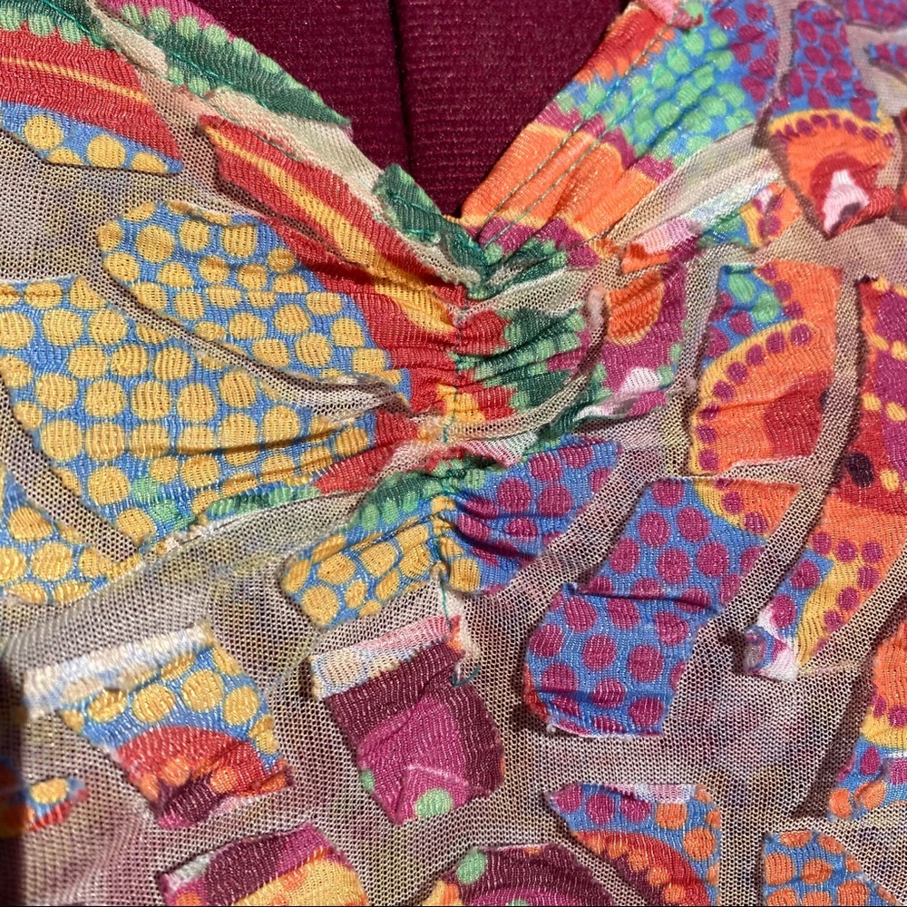 Cubisum | Colorful Abstract Blouse 🌺🪴✨ - Picture 3 of 5